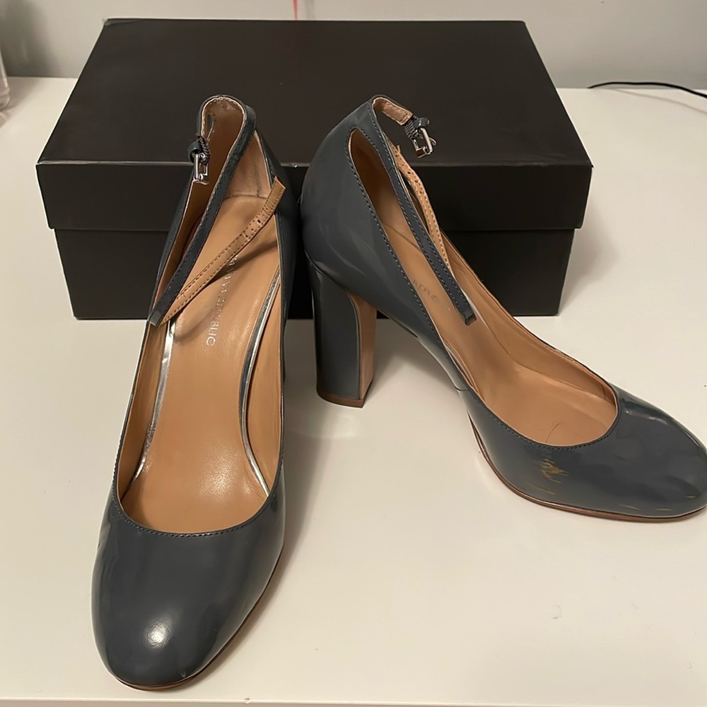Banana republic grey patent heels size 8